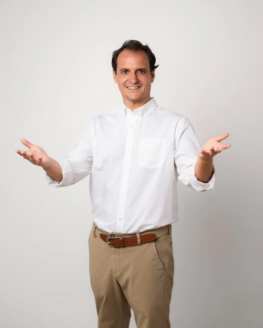 Jack Reimon con los brazos abiertos